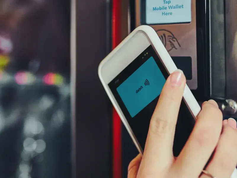Paying with a mobile wallet at a vending machine